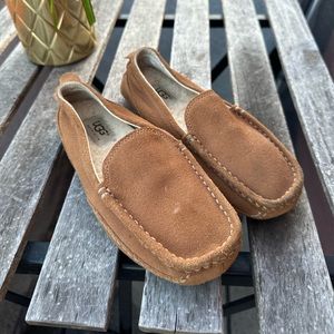 Ugg moccasin style flats size 3